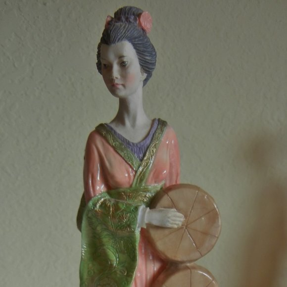Geisha figurine - Picture 3 of 10